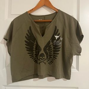 Under Amour Project Rock Wings Cropped Loose Fit Mini V-neck Short Sleeve Tshirt